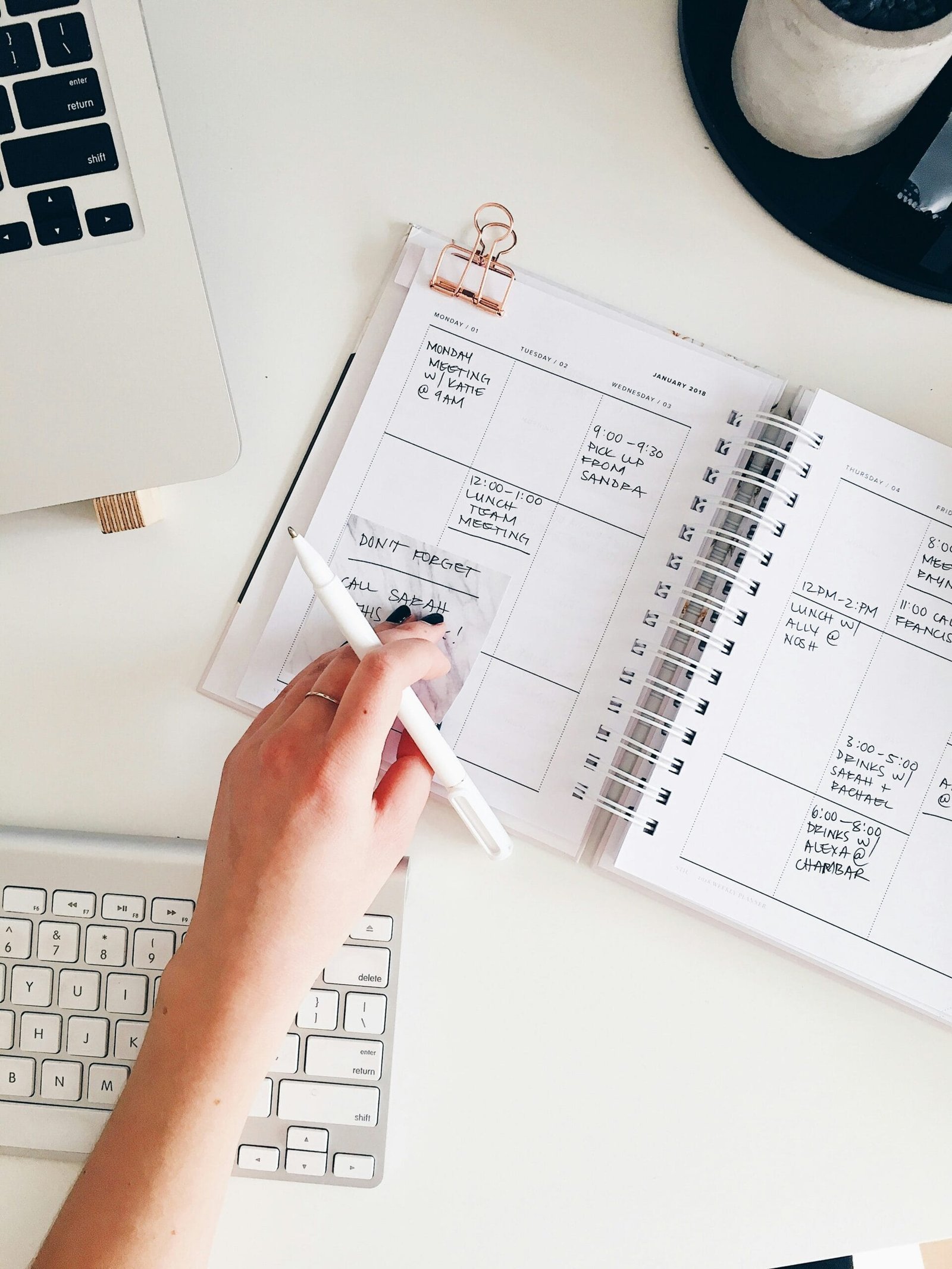 Photo by <a href="https://unsplash.com/@marissacristina" rel="nofollow">Marissa Grootes</a> on <a href="https://unsplash.com/?utm_source=hostinger&utm_medium=referral" rel="nofollow">Unsplash</a>